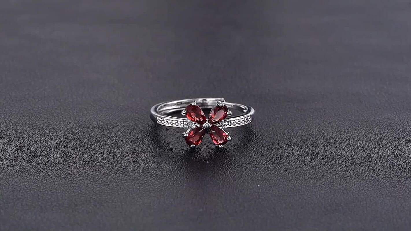 Mozambique Garnet 1.00 ctw Ring in Silvertone (Adjustable)