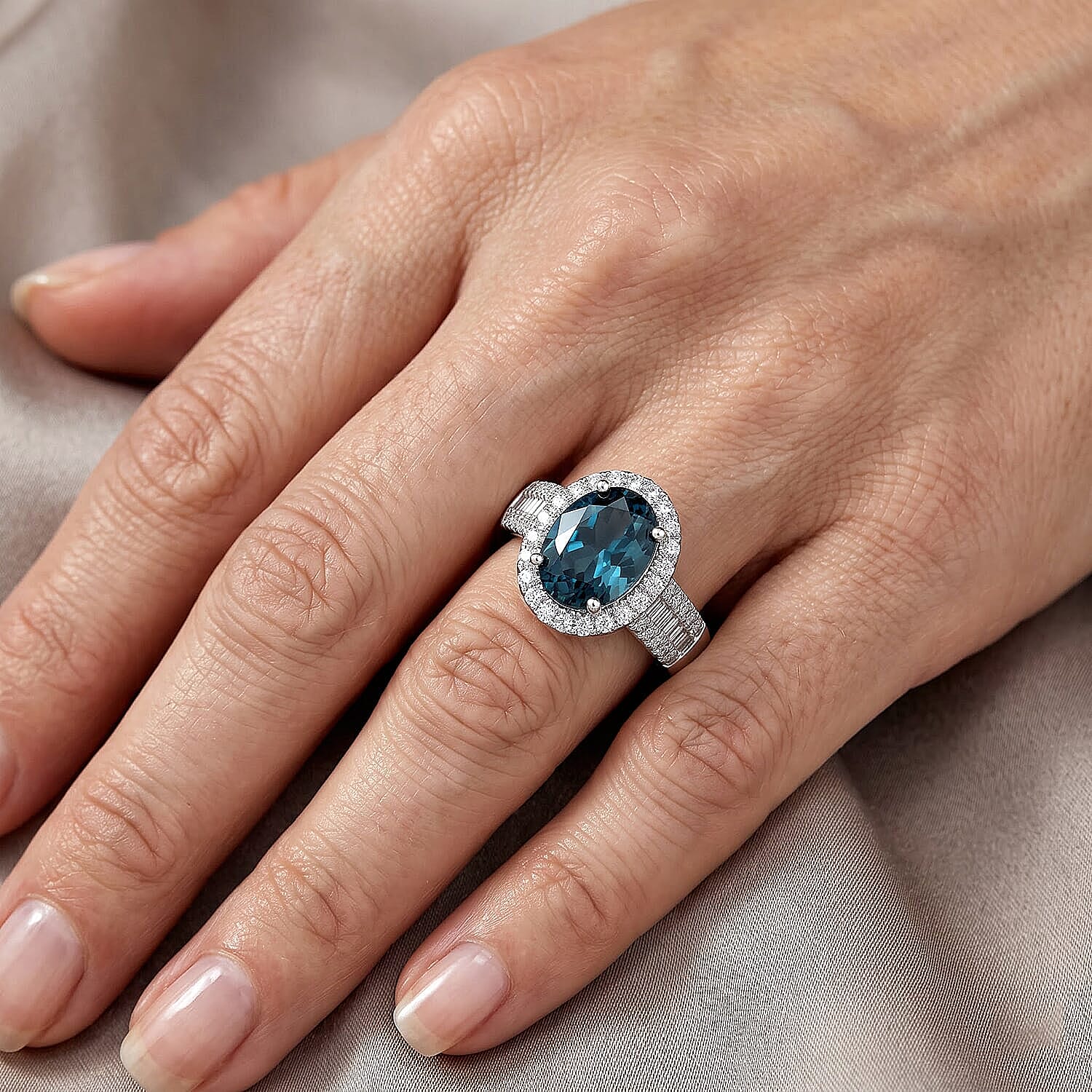 Doorbuster SGL Certified Luxoro AAA Teal Spinel and Diamond I2 3.00 ctw Cocktail Ring in 14K White Gold (Size 8.0) 4.50 Grams