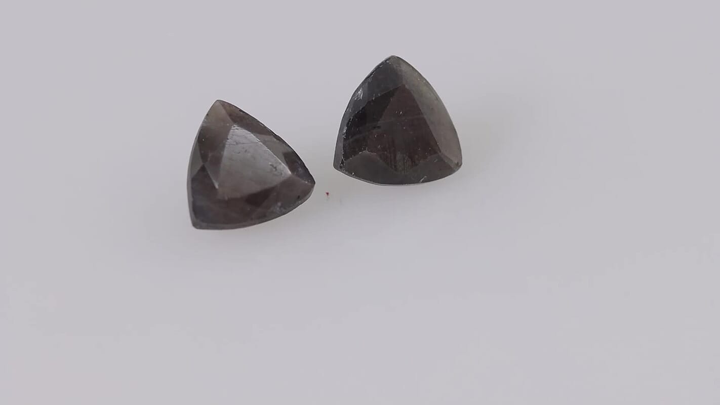Silver Sapphire Set of 2 (Tril 5 mm) 1.03 ctw