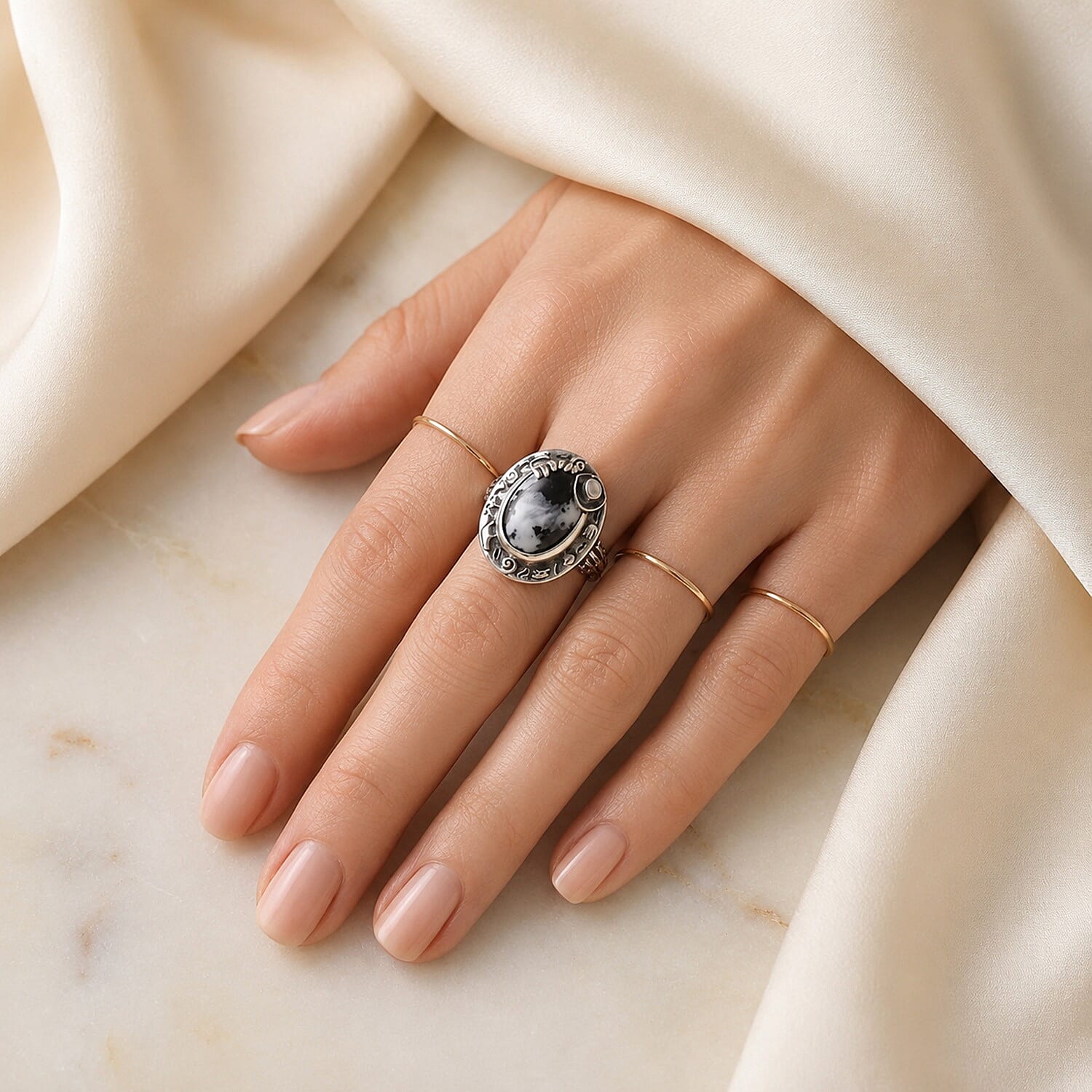 D'Joy Artisan Crafted Premium White Buffalo 6.25 ctw Desert Cowboy Ring in Sterling Silver (Size 7.0)