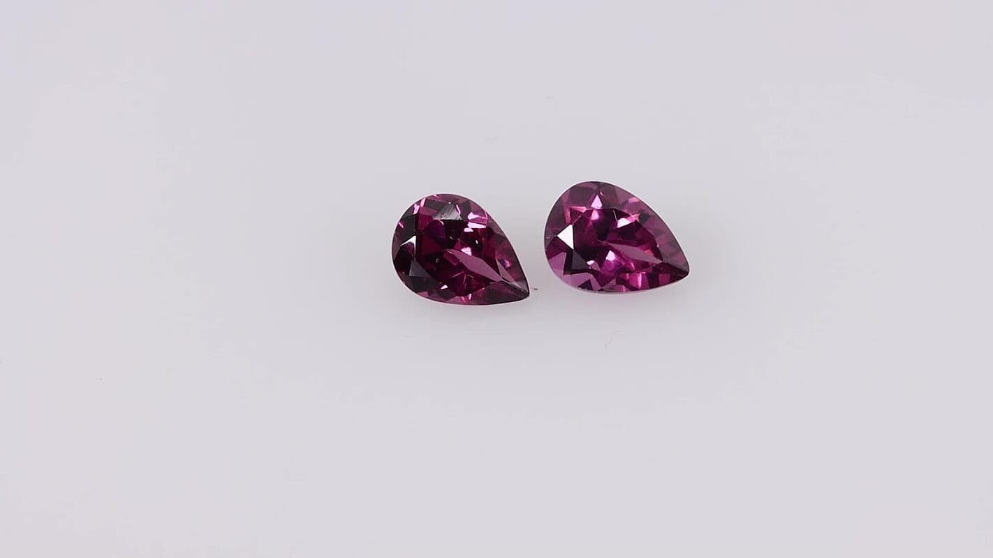 Orissa Rose Garnet Set of 2 (Pear 7x5 mm) 1.57 ctw