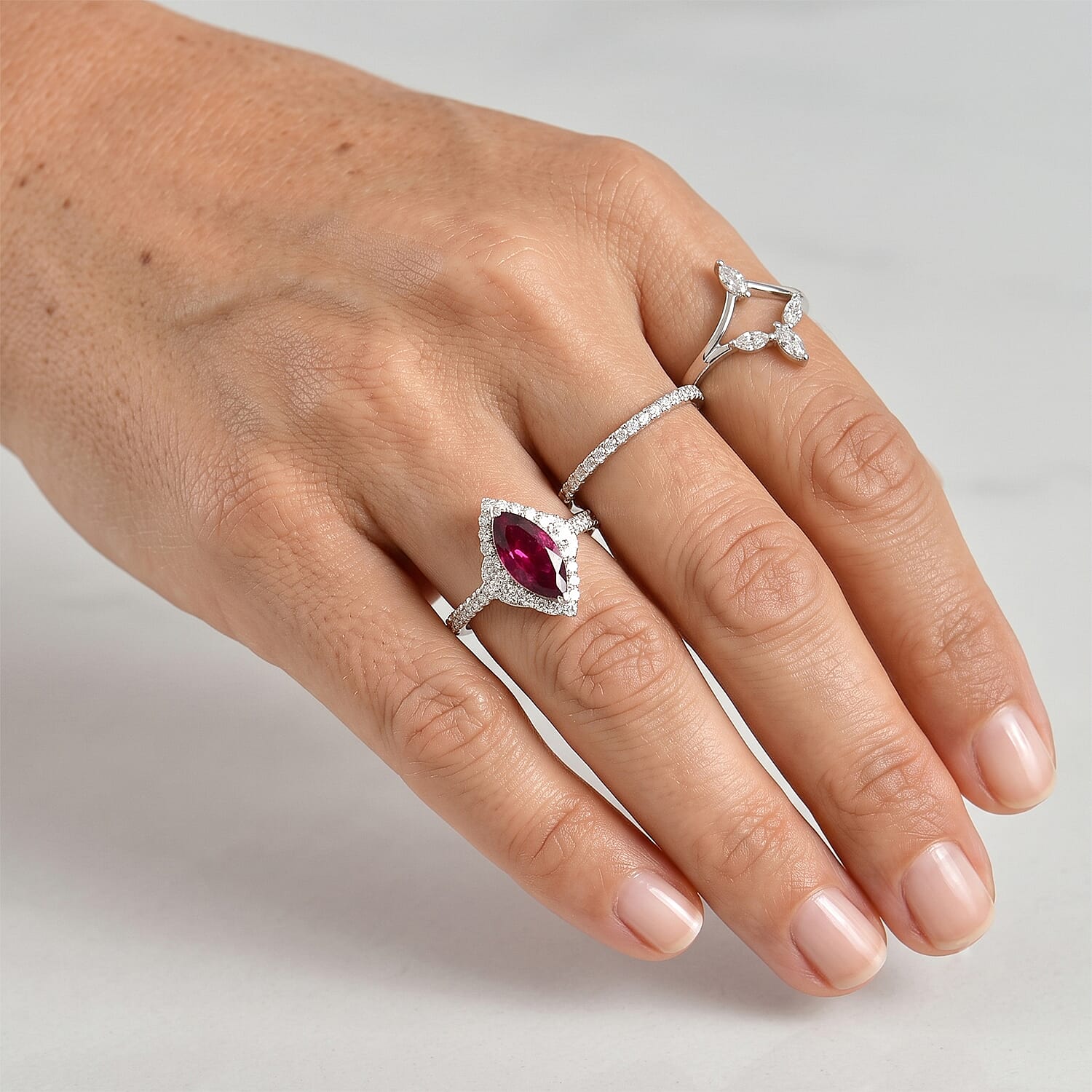 Certified and Appraised D'Joy Premium Usambara Color Change Garnet and Moissanite 2.80 ctw Ring in Rhodium Over Sterling Silver (Size 6.0)