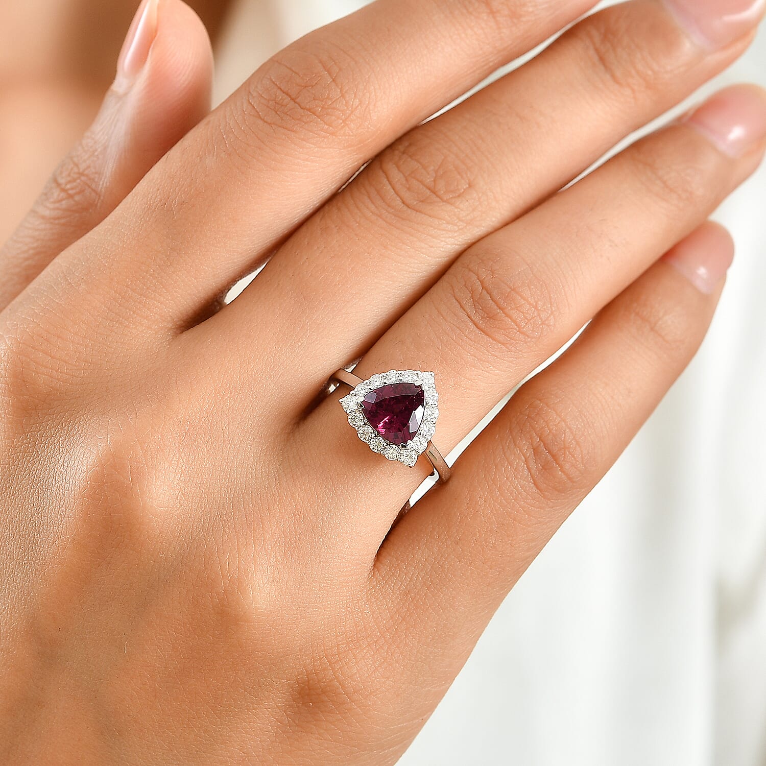 Certified and Appraised D'Joy Premium Usambara Color Change Garnet and Moissanite 2.50 ctw Ring in Rhodium Over Sterling Silver (Size 6.0)