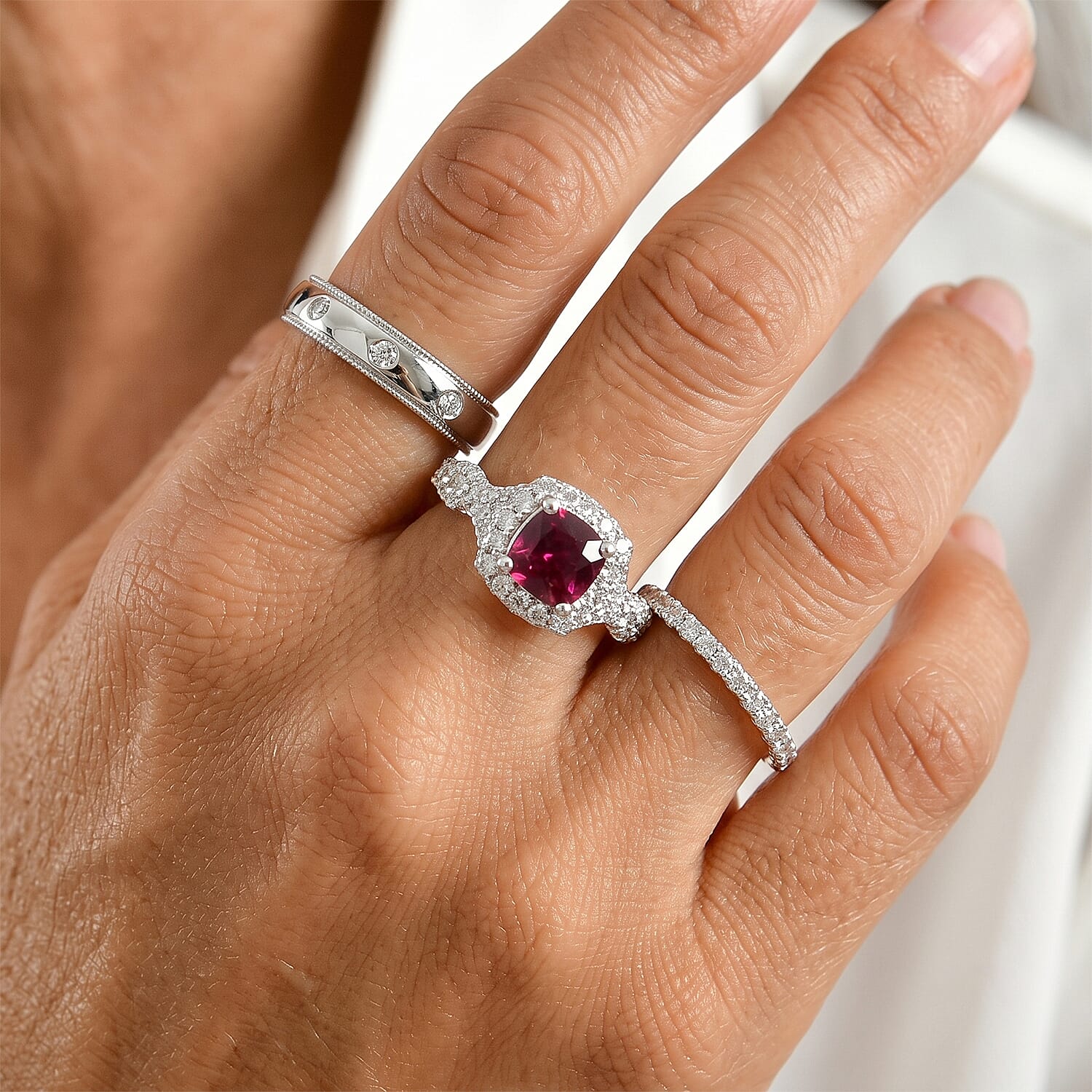 D'Joy Premium Usambara Color Change Garnet and Moissanite 2.50 ctw Ring in Rhodium Over Sterling Silver (Size 6.0)