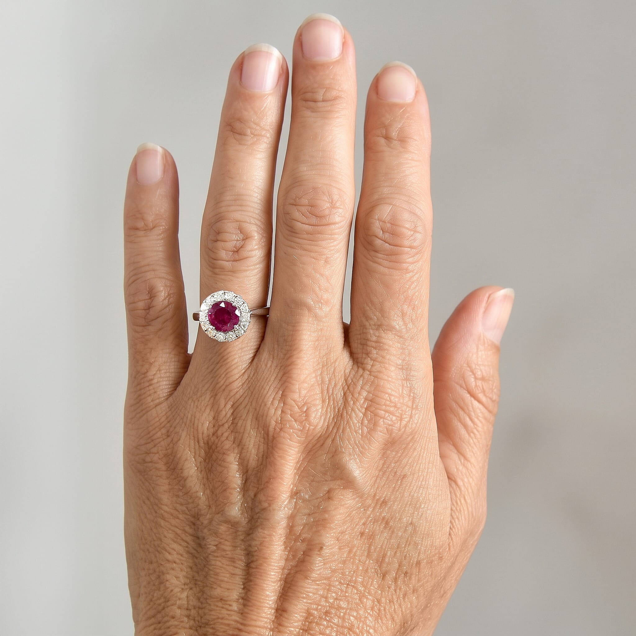 D'Joy Premium Usambara Color Change Garnet and Moissanite 2.20 ctw Ring in Rhodium Over Sterling Silver (Size 6.0)