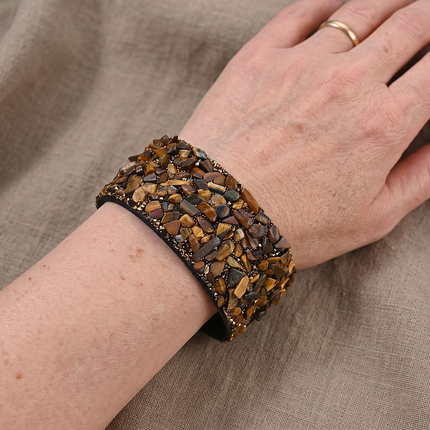 Yellow Tigers Eye 20.00 ctw and Grey Austrian Crystal Leather Bracelet in Silvertone (7.25 In)