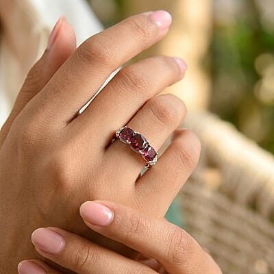 D'Joy Premium Tanzanian Raspberry Garnet and Moissanite 4.60 ctw Ring in Rhodium Over Sterling Silver (Size 6.0)
