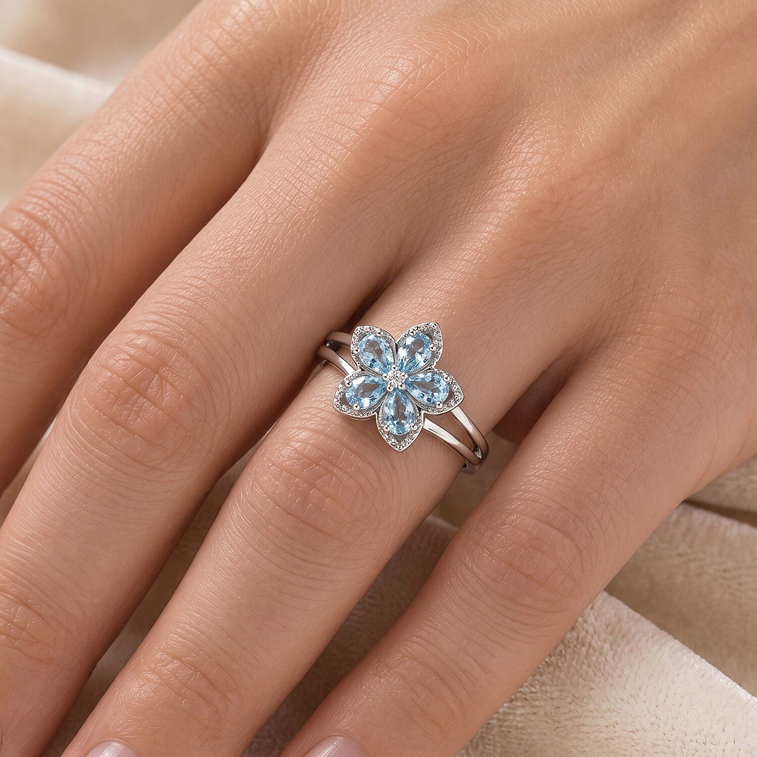 Premium Santa Maria Aquamarine and Luxuriant Lab Grown Diamond G-H SI 0.75 ctw Aqua Floral Ring in Rhodium Over Sterling Silver (Size 7.0)