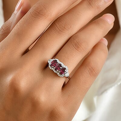 D'Joy Premium Usambara Color Change Garnet and Moissanite 2.20 ctw Ring in Rhodium Over Sterling Silver (Size 6.0)