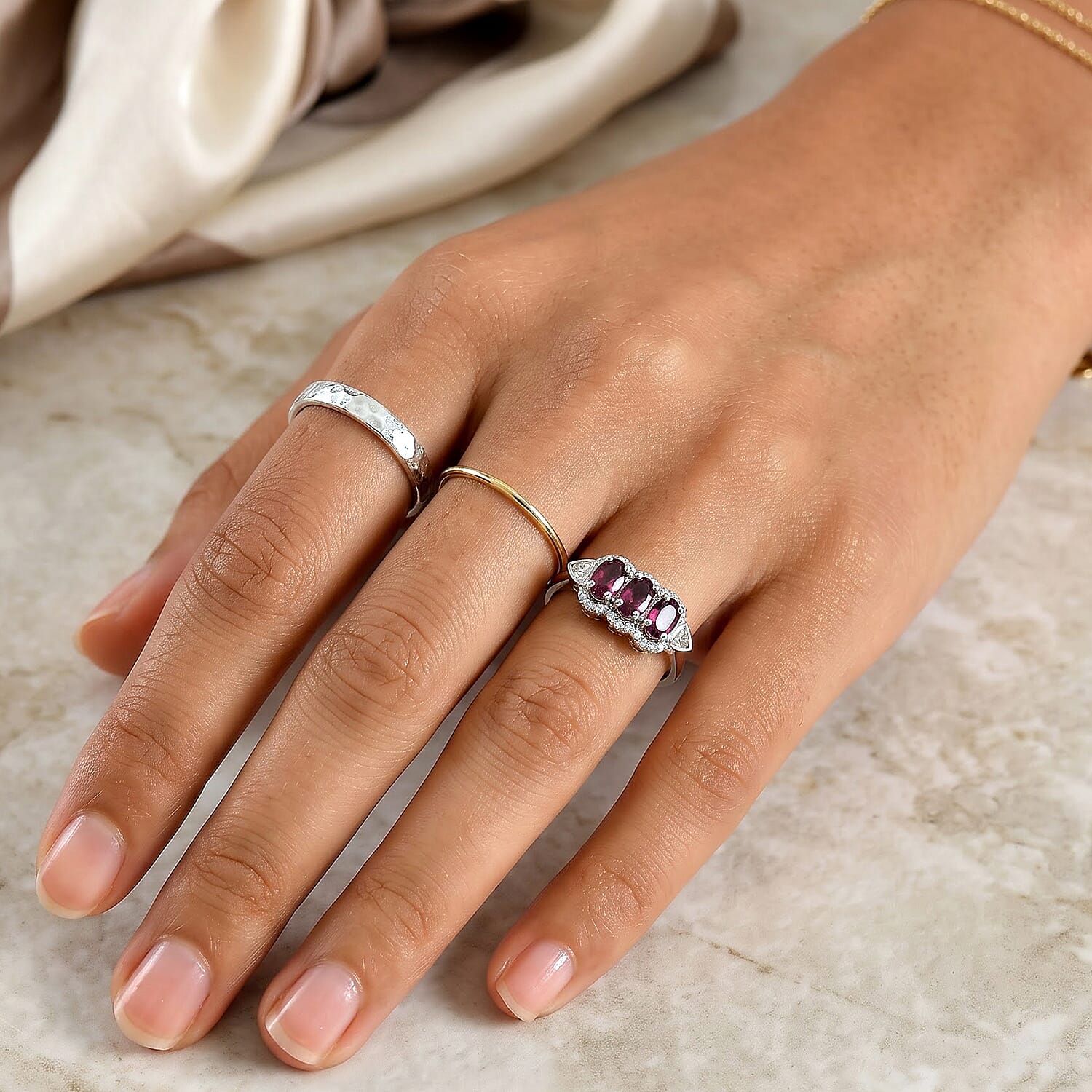D'Joy Premium Usambara Color Change Garnet and Moissanite 2.20 ctw Ring in Rhodium Over Sterling Silver (Size 6.0)