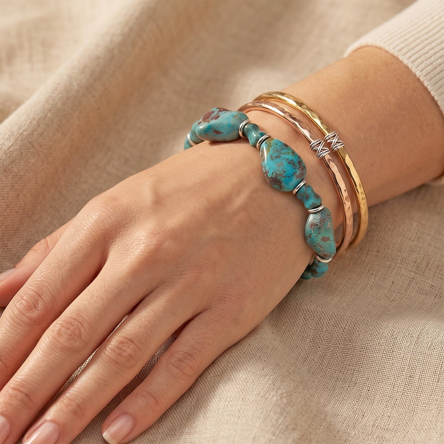 D'Joy Royal Hubei Turquoise 95.00 ctw Beaded Bracelet in Rhodium Over Sterling Silver (7.25 In)