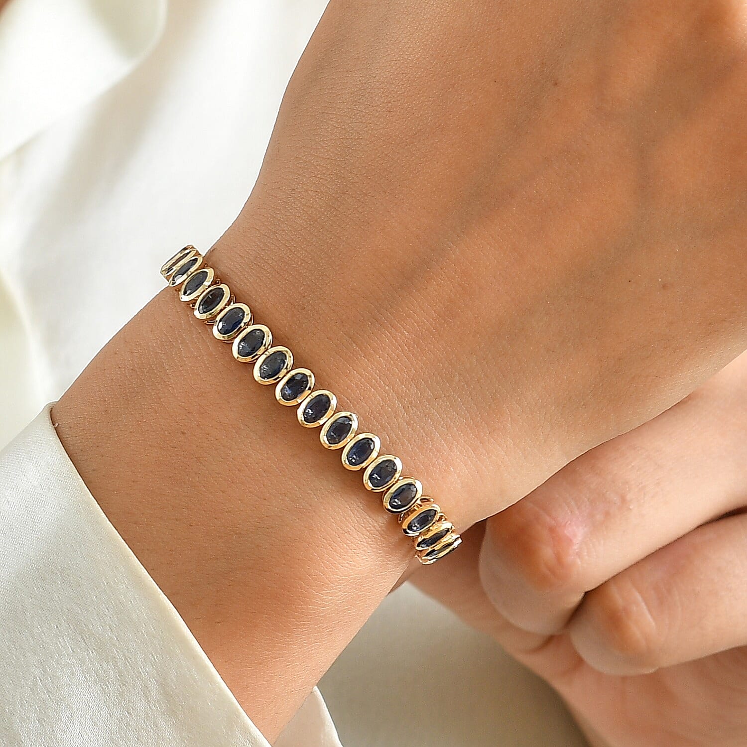 Premium Kanchanaburi Blue Sapphire 12.15 ctw Bracelet in 14K Yellow Gold (7.00 In)