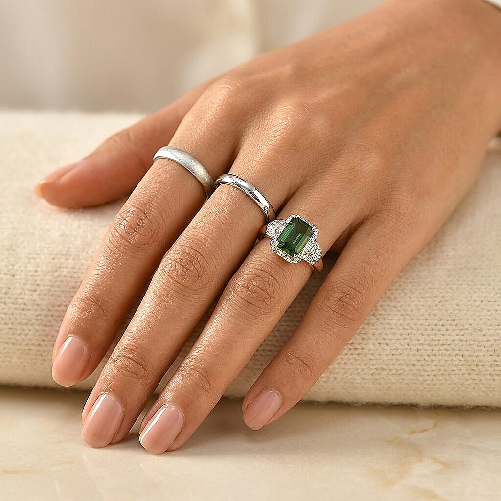 Luxoro 14K Yellow Gold AAA Sapo Green Tourmaline, Diamond (I2) (0.60 cts) Ring (Size 6.0) 5.30 ctw