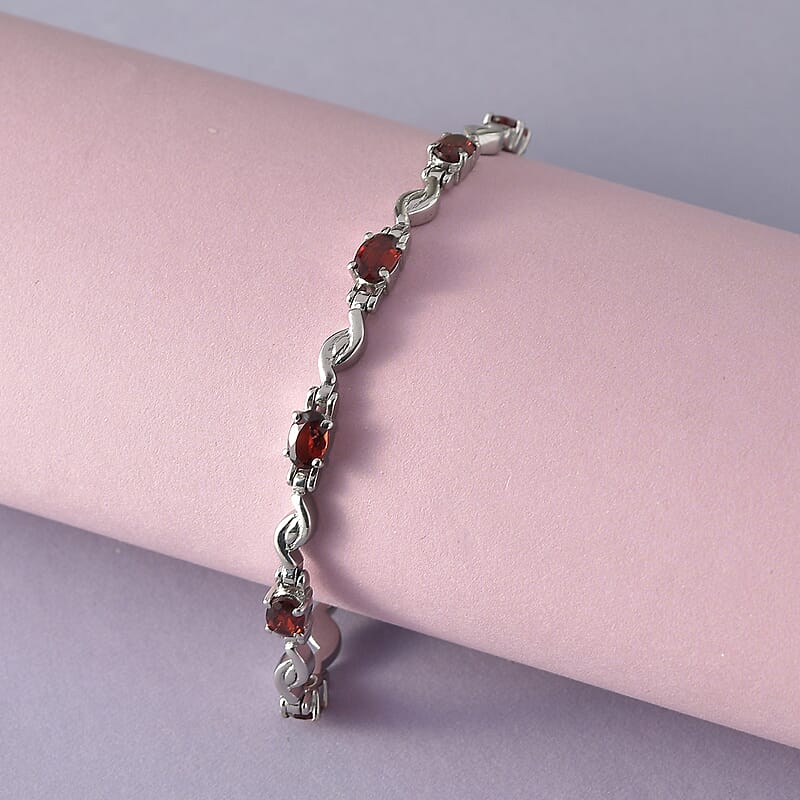 Mozambique Garnet Bracelet in Stainless Steel, Adjustable Bolo Bracelet 3.75 ctw