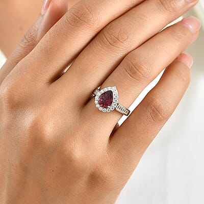 D'Joy Premium Usambara Color Change Garnet and Moissanite 2.70 ctw Ring in Rhodium Over Sterling Silver (Size 6.0)