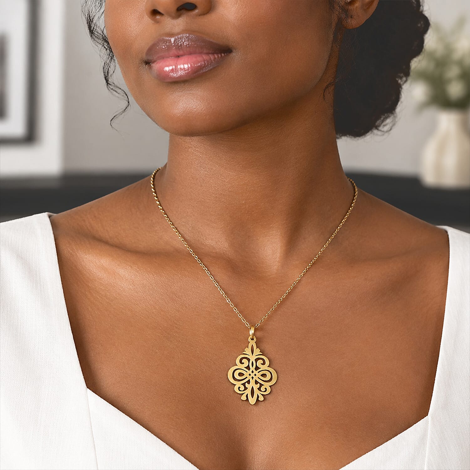 Handcrafted Filigree Pendant Necklace (18 Inches) in Goldtone