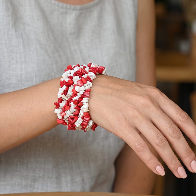 Red Coral and Coconut Shell 519.80 ctw Chips Stretch Bracelet (6.0-8.0In)