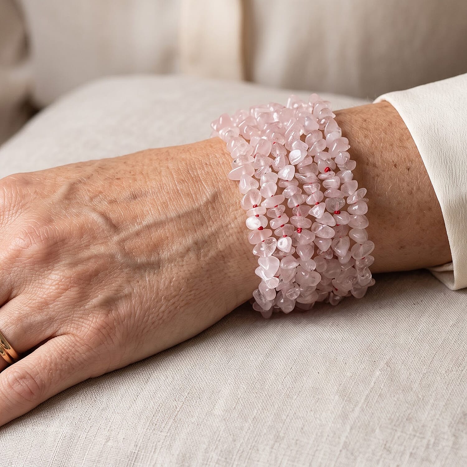 Rose Quartz 287.60 ctw Chips Stretch Bracelet (6.0-8.0In)