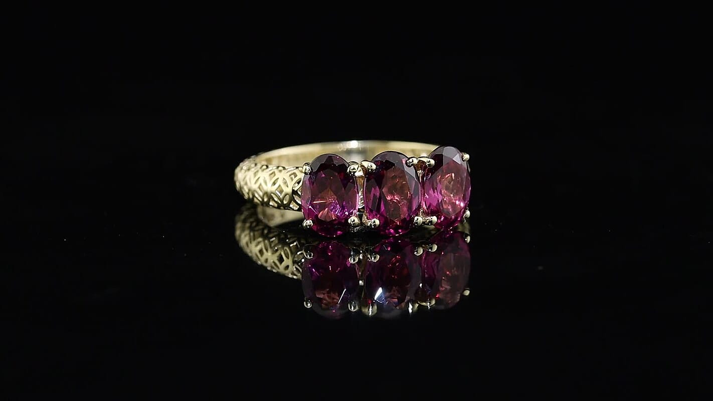 AAA Radiant Ember Garnet 3.00 ctw Ring in 10K Yellow Gold (Size 9.0)