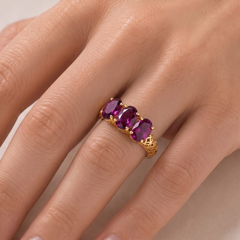 AAA Radiant Ember Garnet 3.00 ctw Ring in 10K Yellow Gold (Size 6.0)