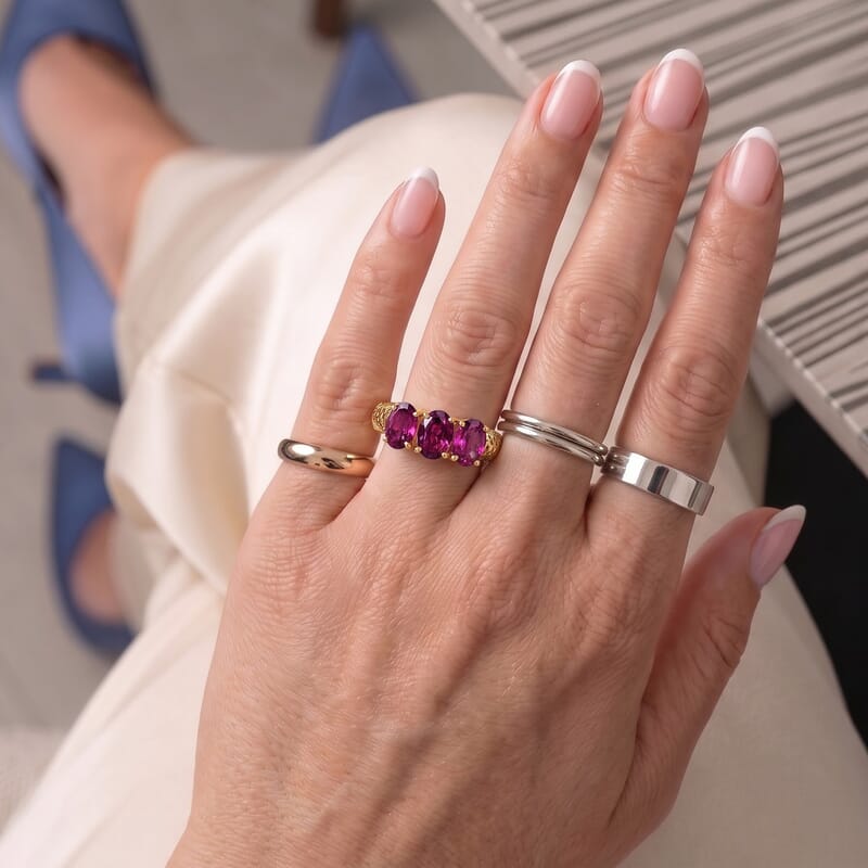 AAA Radiant Ember Garnet 3.00 ctw Ring in 10K Yellow Gold (Size 6.0)