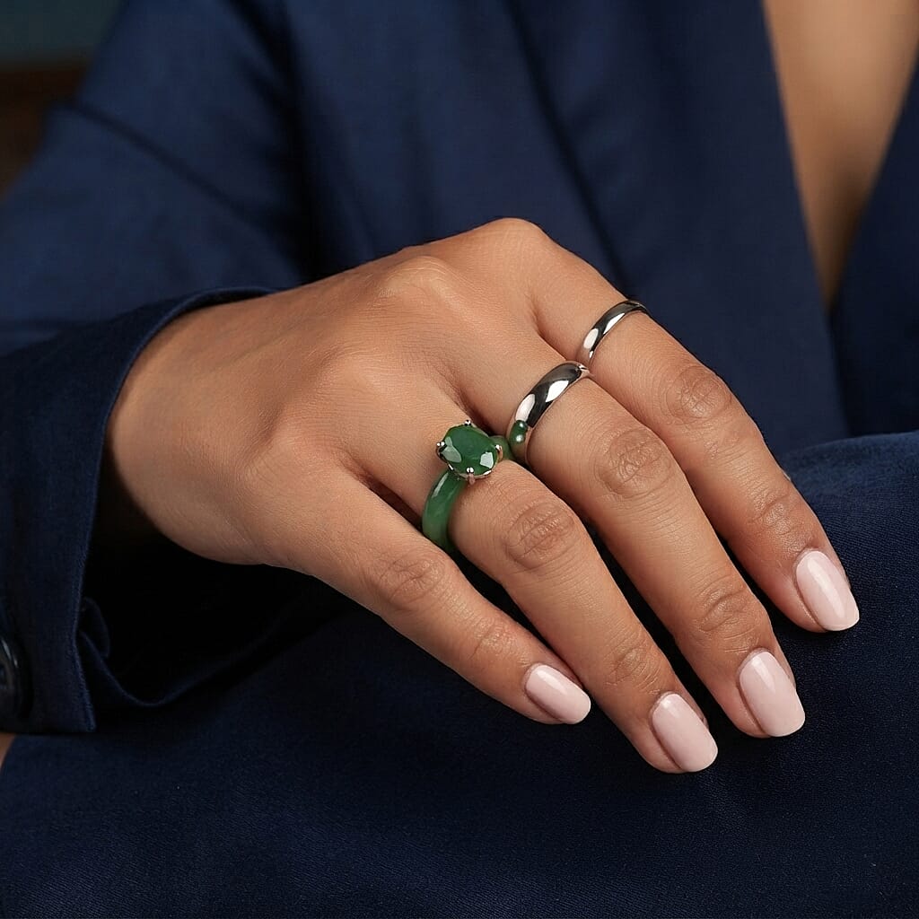 D'Joy Verdant Green Jade(D) 14.10 ctw Solitaire Ring in Rhodium Over Sterling Silver (Size 6.0)