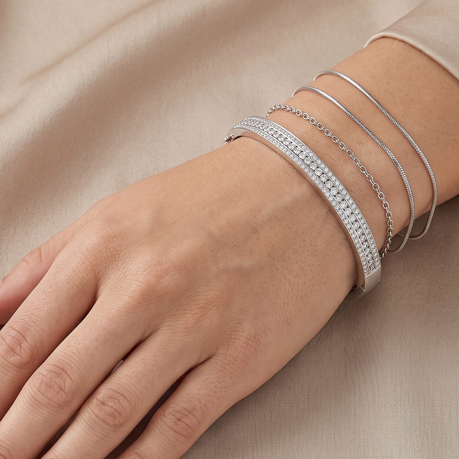 Diamond 2.00 ctw Bangle Bracelet in Sterling Silver (6.50 In)