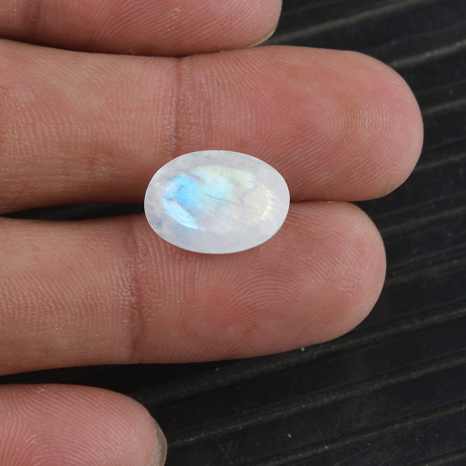Rainbow Moonstone (Ovl 14x10 mm) 3.44 ctw