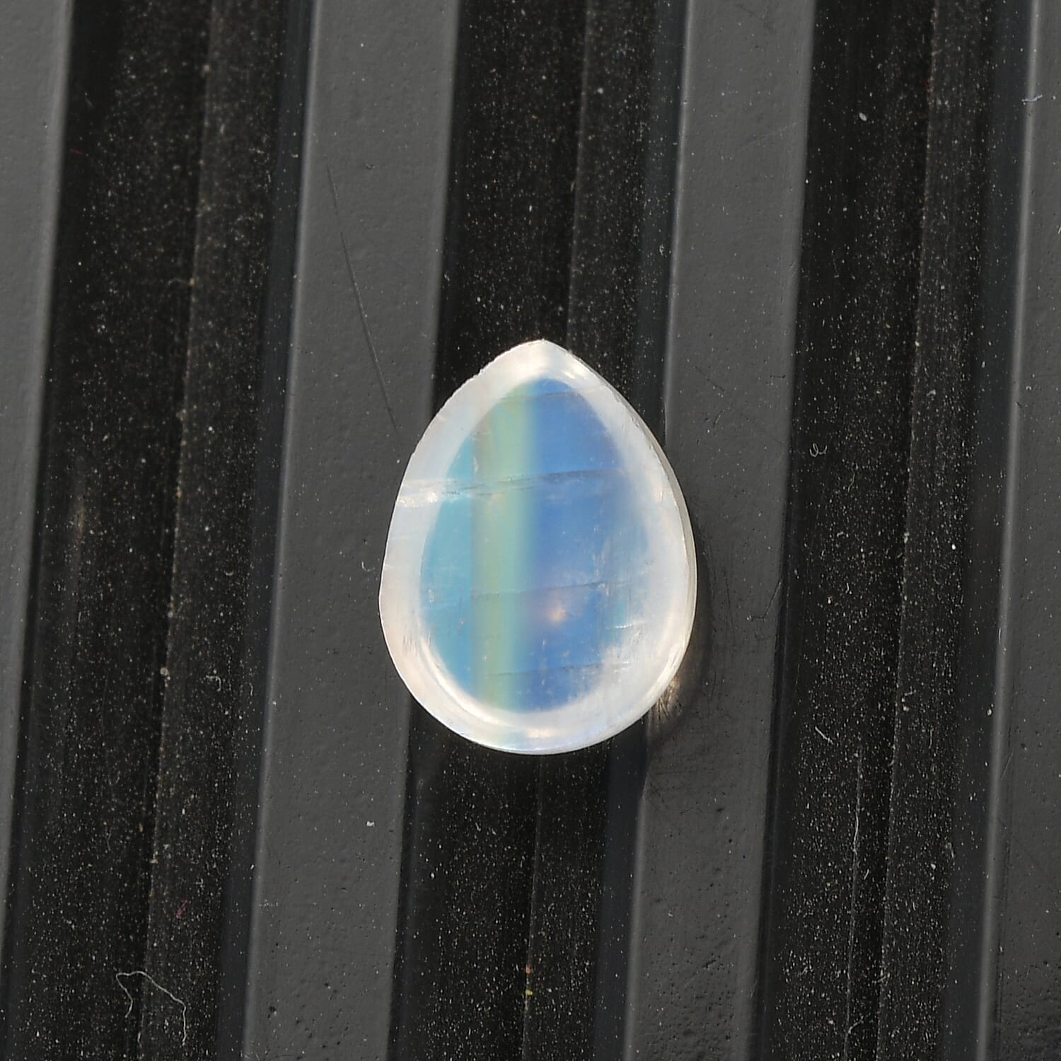 AA Rainbow Moonstone (Pear 9x7 mm) 1.73 ctw