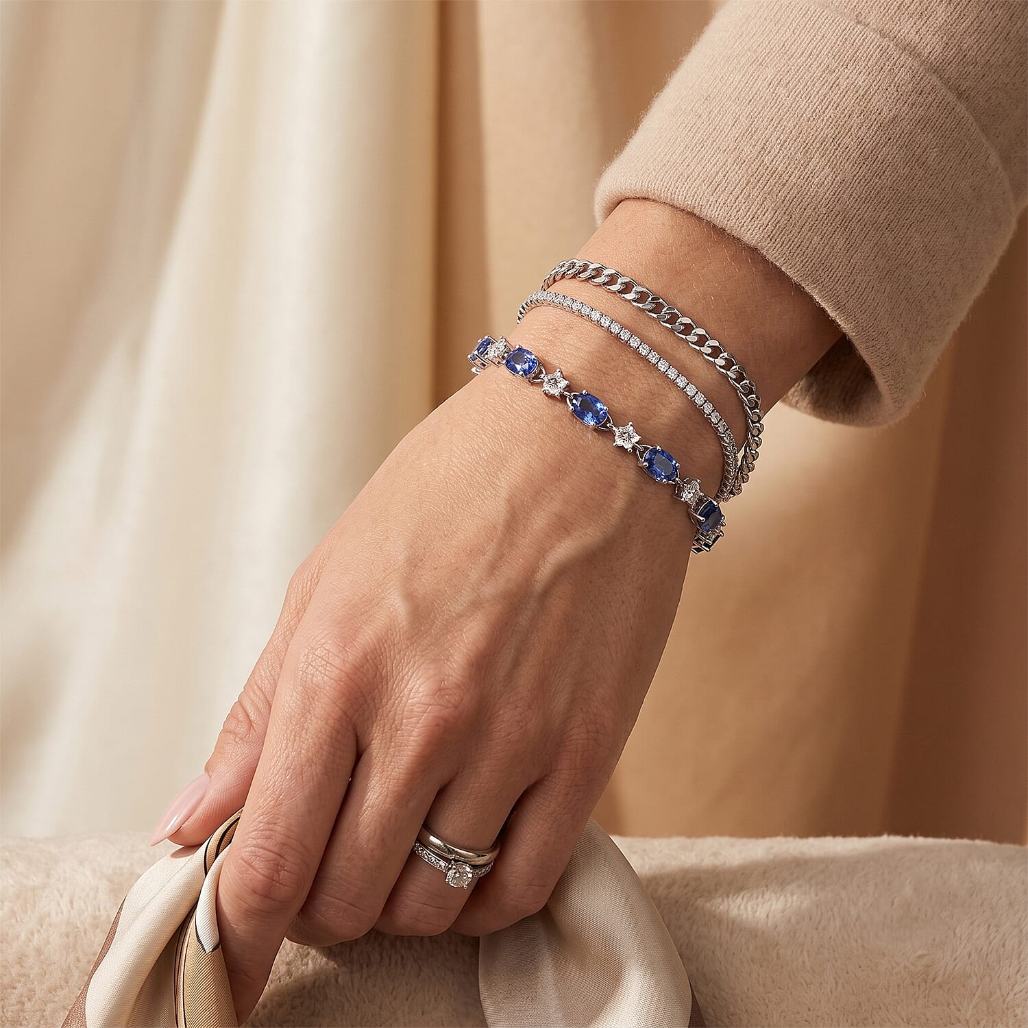 GP Premium Kashmir Kyanite and Moissanite 9.15 ctw Bracelet in Rhodium Over Sterling Silver (6.50 In)