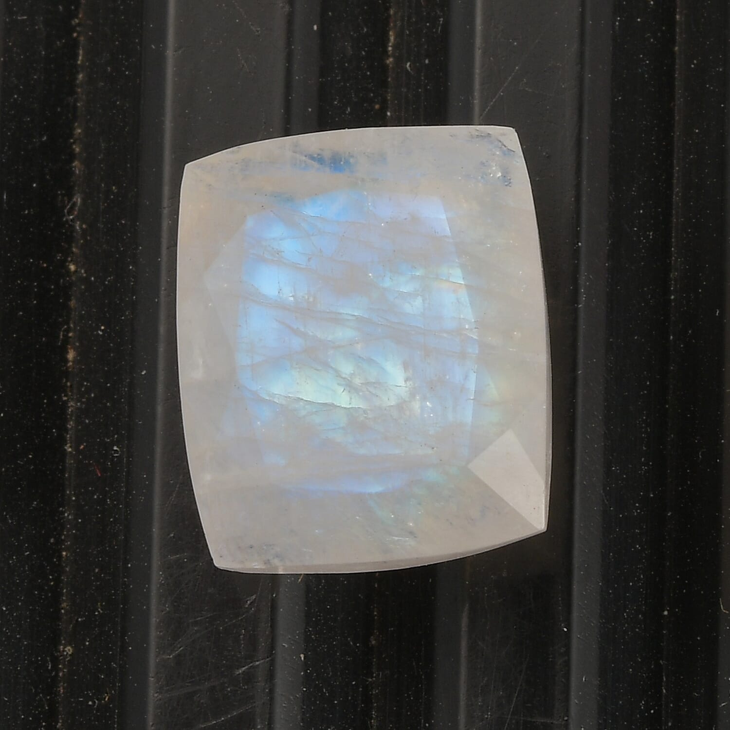 Rainbow Moonstone (Cush 12x10 mm) 5.15 ctw