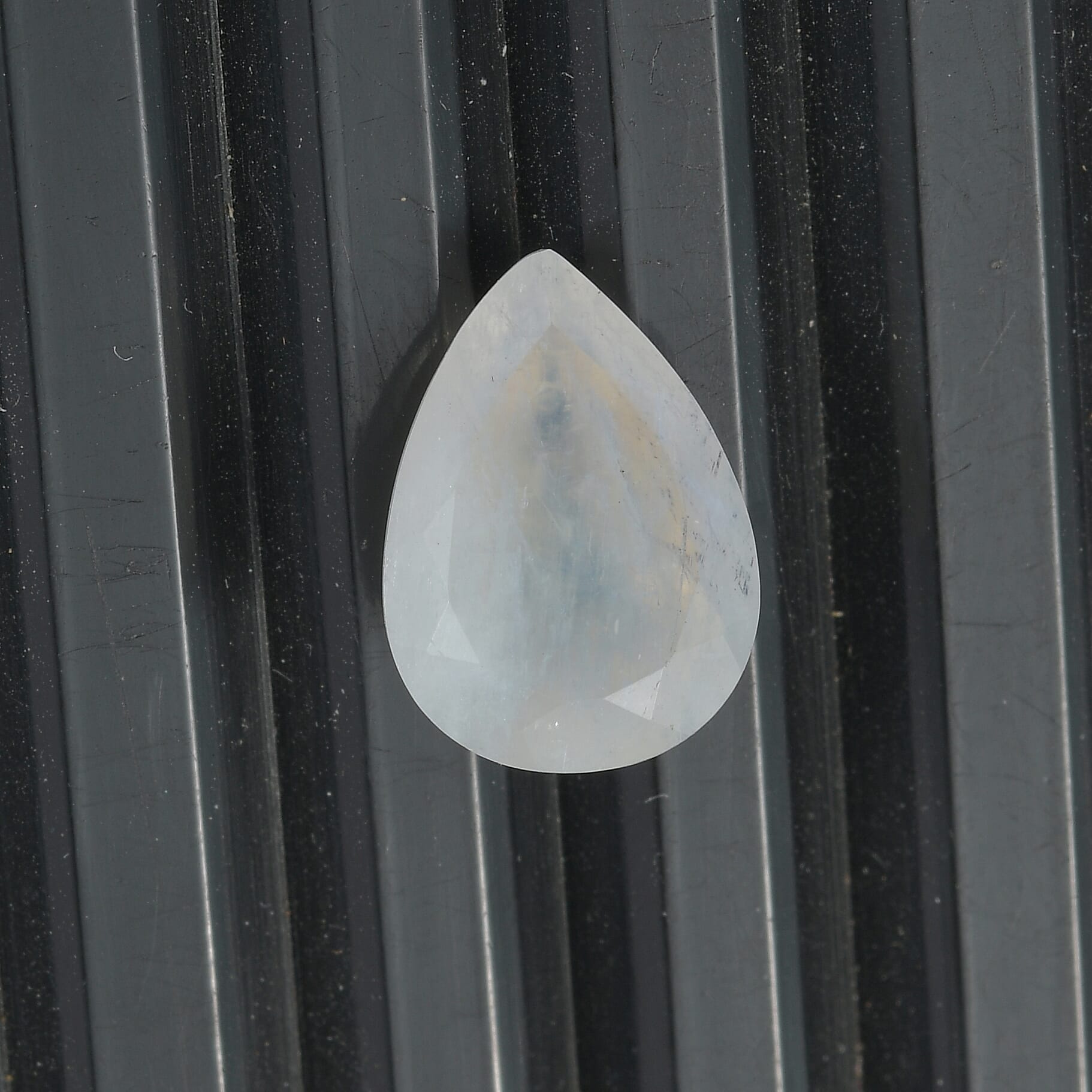 Rainbow Moonstone (Pear 14x10 mm) 4.21 ctw