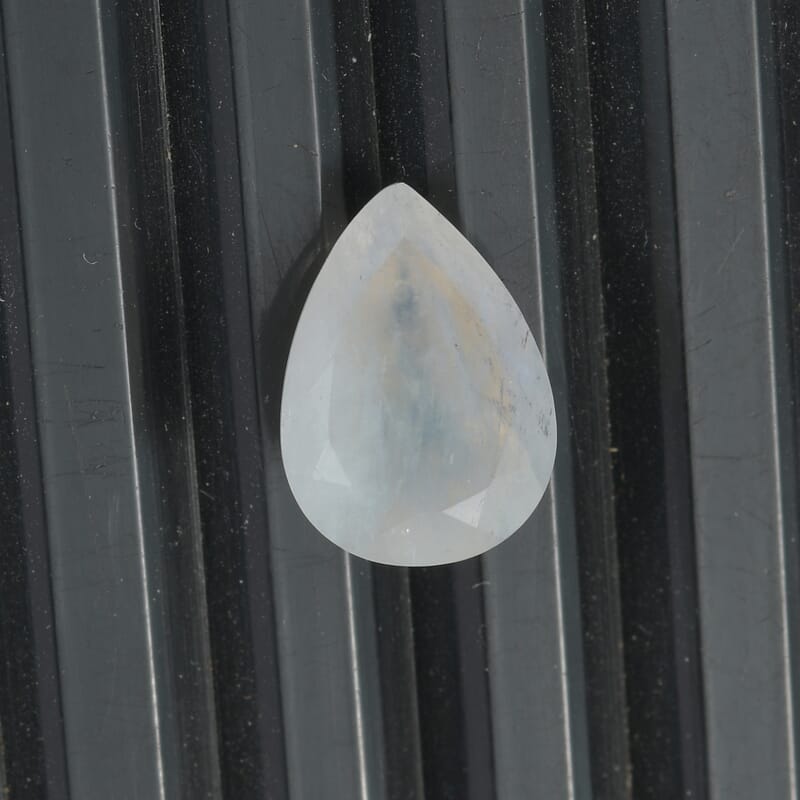 Rainbow Moonstone (Pear 14x10 mm) 4.21 ctw