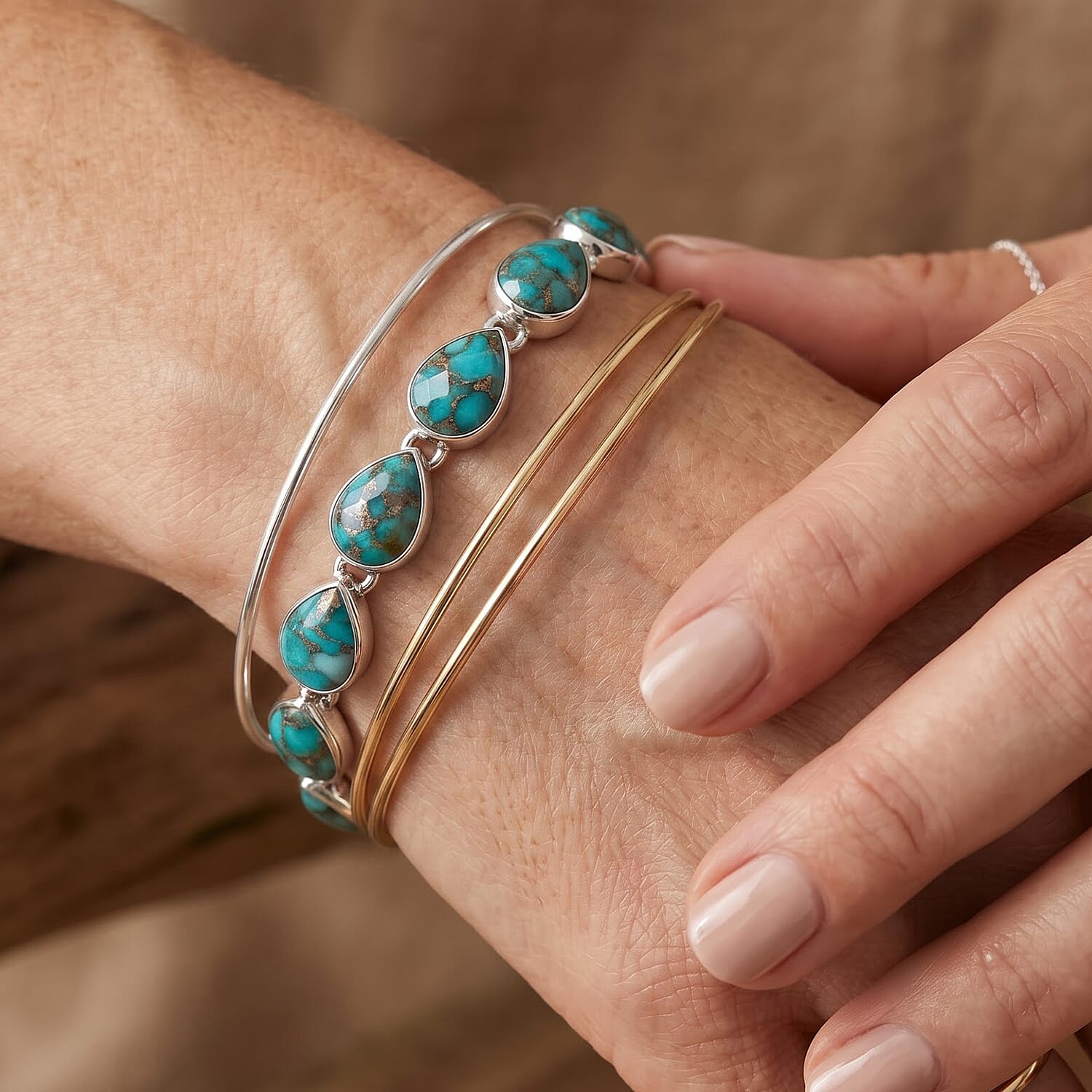 Santa Fe Style Mojave Blue Turquoise 3.00 ctw Bracelet in Sterling Silver (8.00 In)