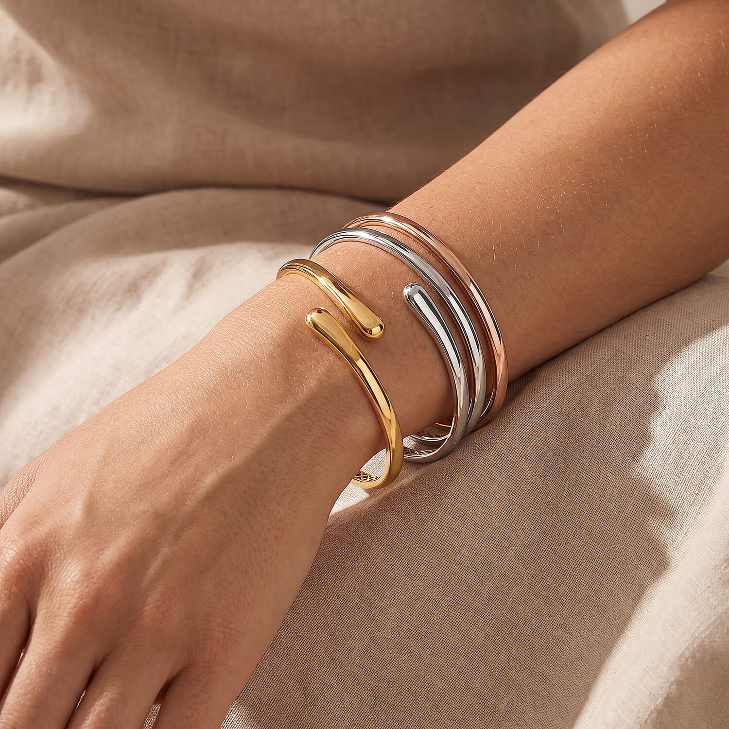 EverTrue Woven Golden Bypass Bangle Bracelet in 18K YG Plated (6.50 In)