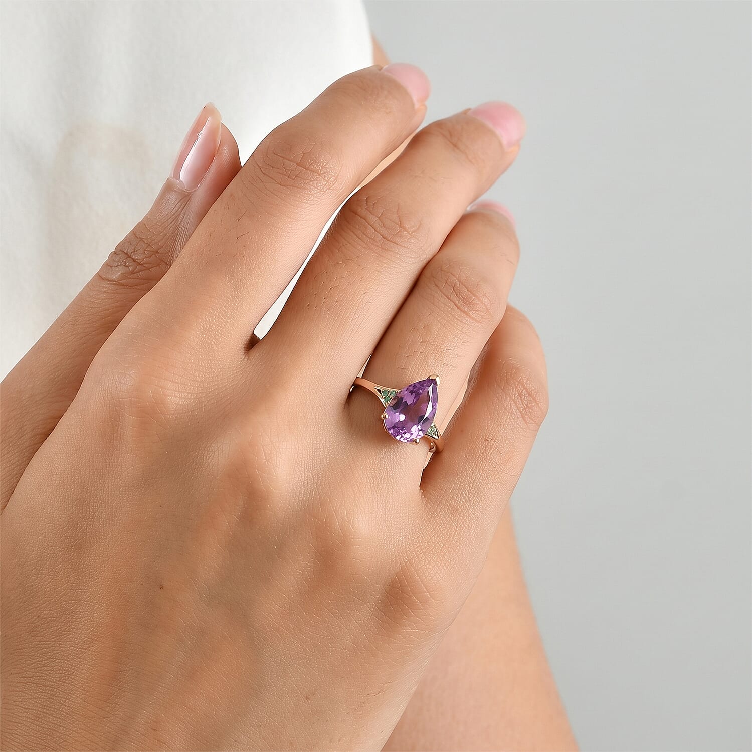 Luxoro AAA Patroke Kunzite and Paraiba Tourmaline 8.20 ctw Blue Trinity Ring in 10K Rose Gold (Size 8.0)