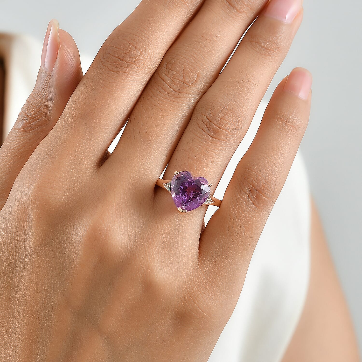 Luxoro AAA Patroke Kunzite and Paraiba Tourmaline 8.20 ctw Blue Trinity Heart Ring in 10K Rose Gold (Size 7.0)