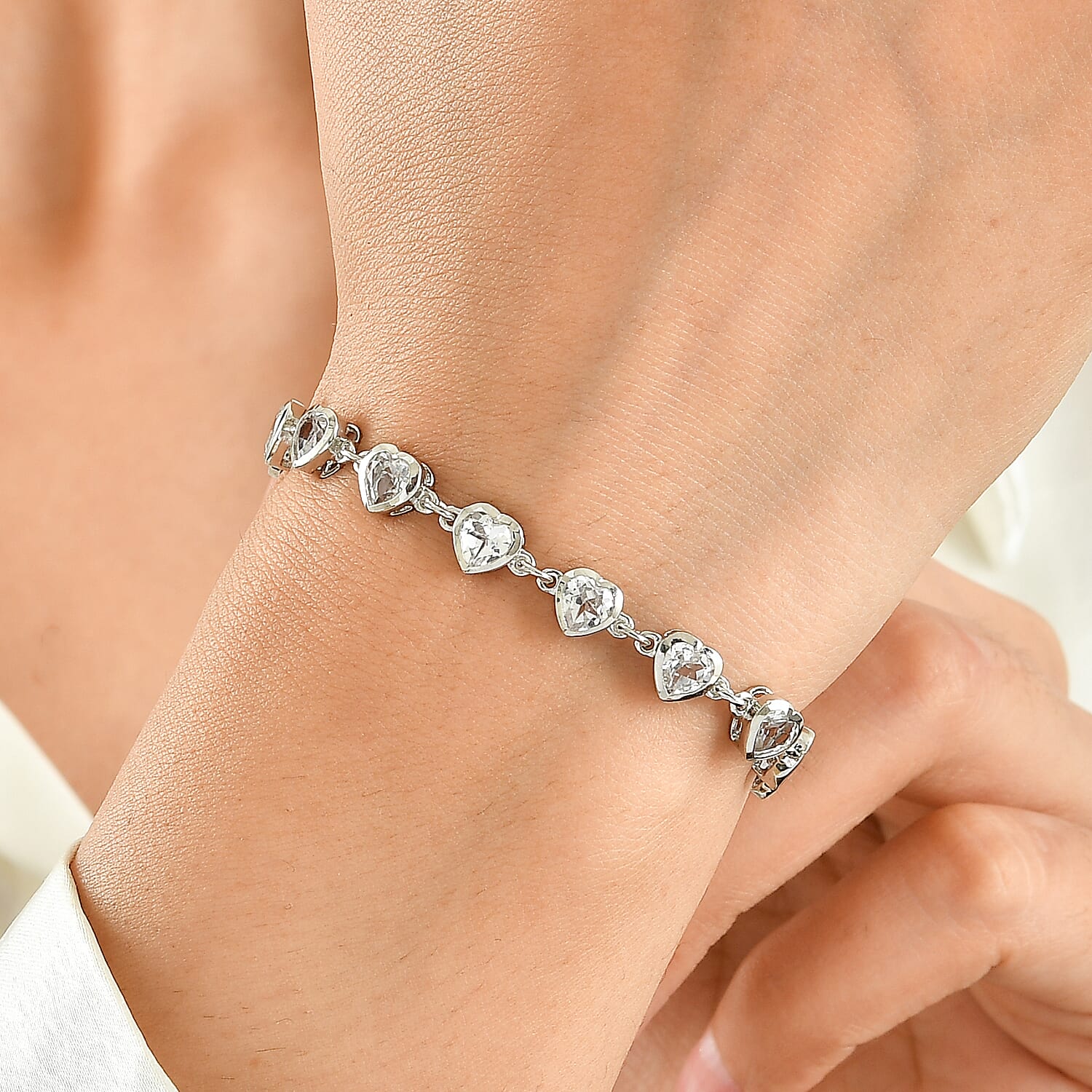 EverTrue Lab Created White Sapphire 9.75 ctw Hearts of Light Bracelet in Platinum Bond (6.50 In)