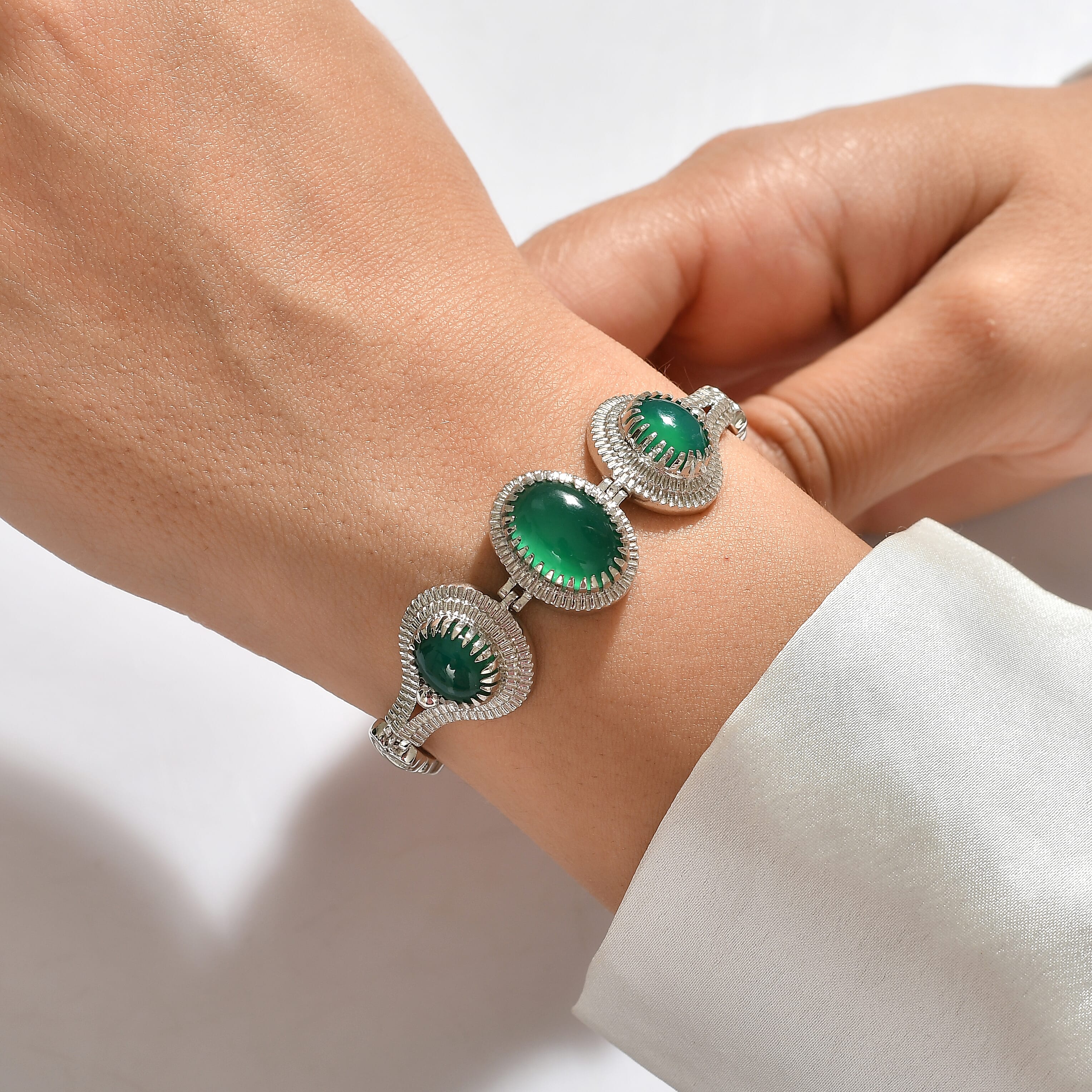 EverTrue Premium Verde Onyx 13.65 ctw Hand Crafted Bracelet in Platinum Bond (7.25 In)
