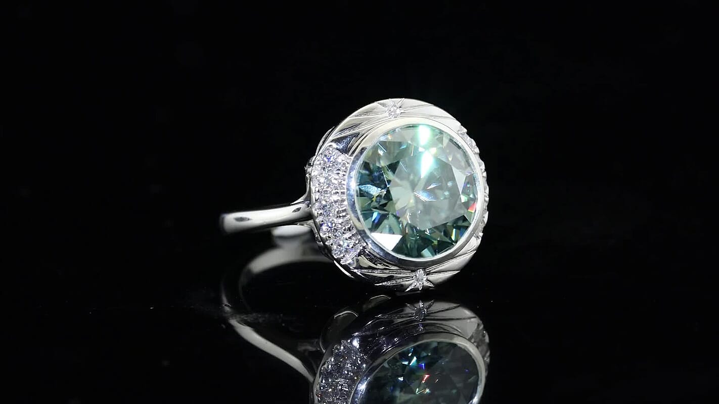 Certified and Appraised D''Joy Mint Green and White Moissanite (Rnd 11mm) Ring in Rhodium Over Sterling Silver (Size 6.0) 4.80 ctw