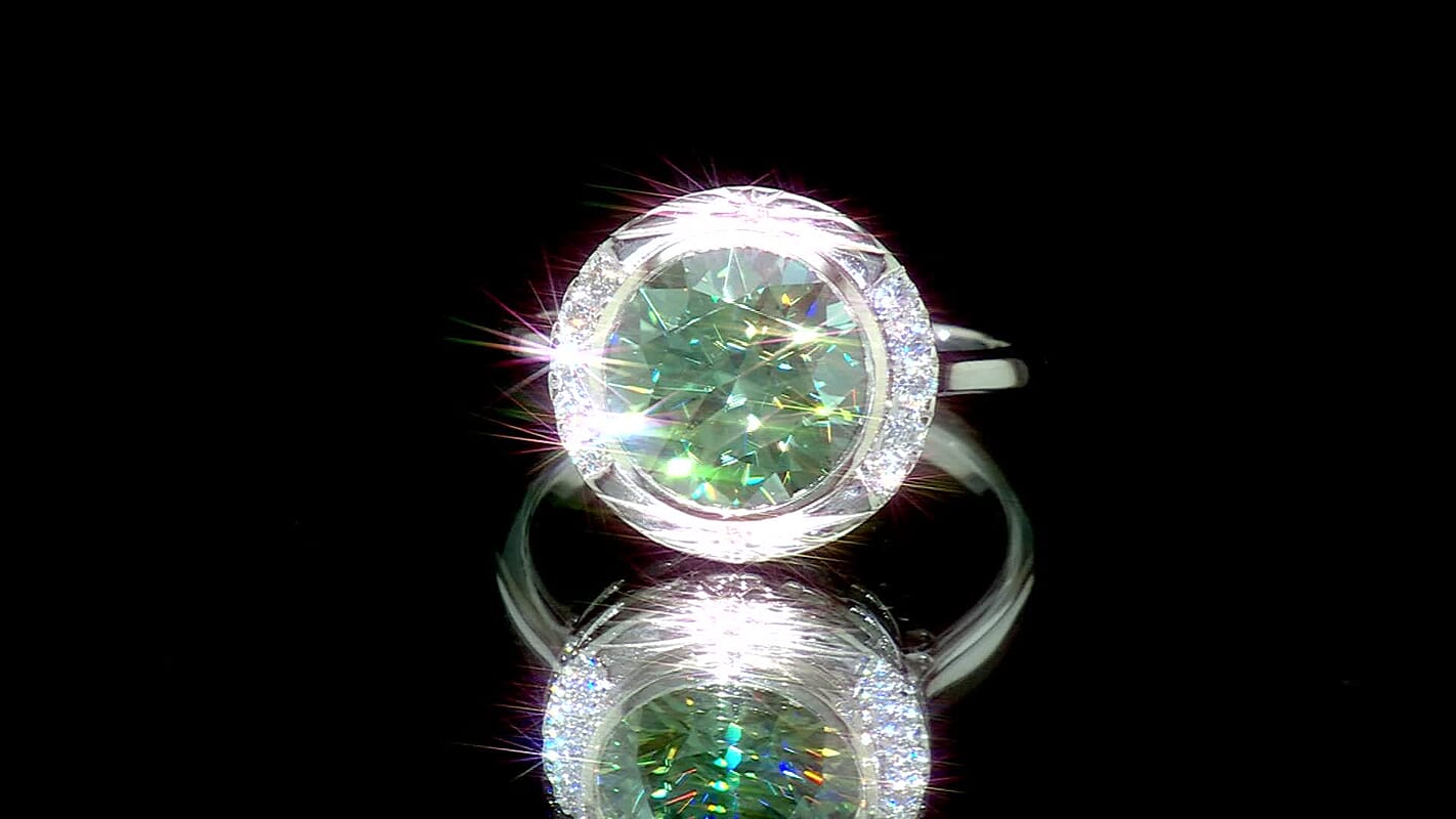 Certified and Appraised D''Joy Mint Green and White Moissanite (Rnd 11mm) Ring in Rhodium Over Sterling Silver (Size 6.0) 4.80 ctw