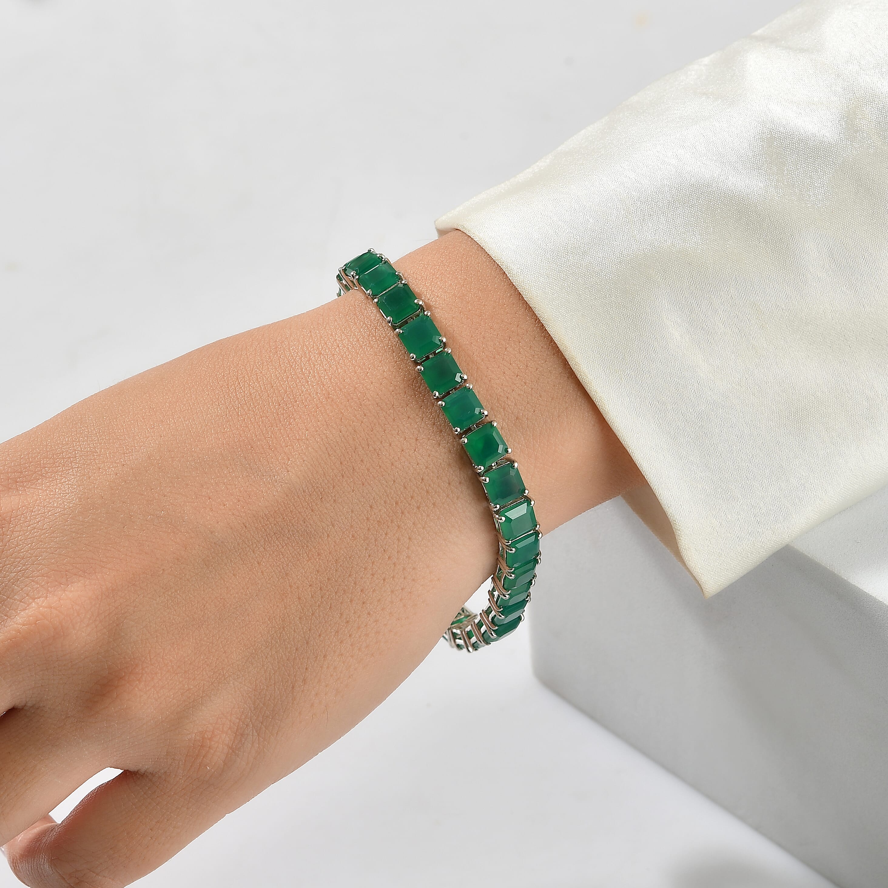 EverTrue Green Onyx 23.00 ctw Tennis Bracelet in Platinum Bond (6.50 In)