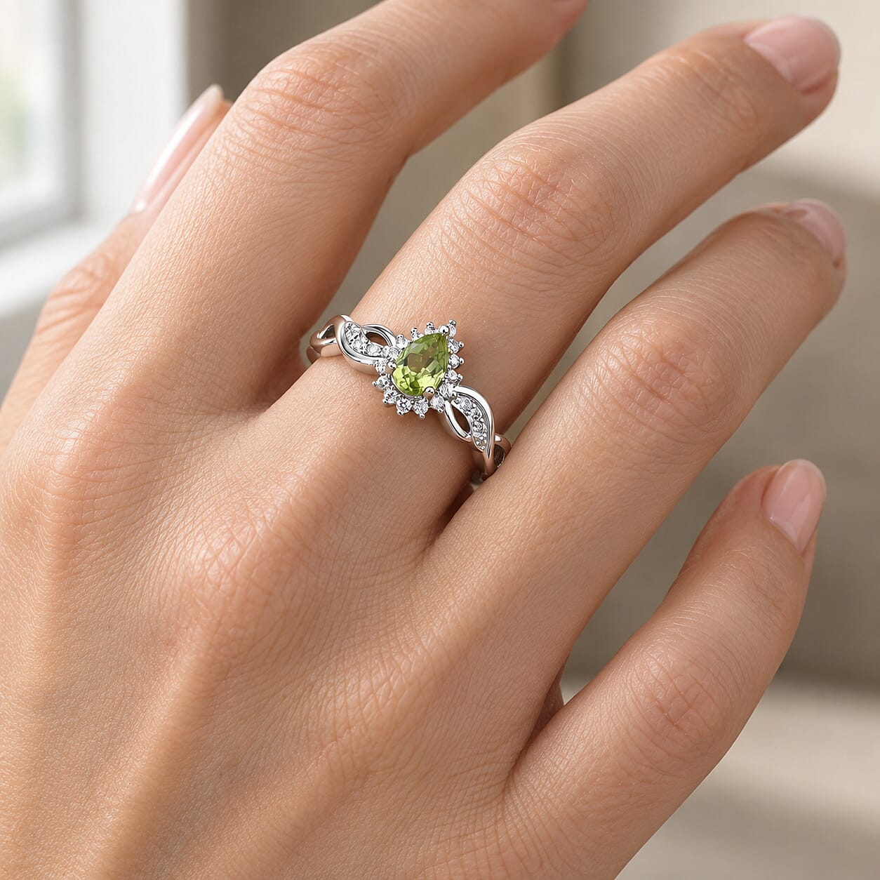 EverTrue Hebei Peridot and Simulated Dimaond 0.70 ctw Ring in Platinum Bond (Size 6.0)