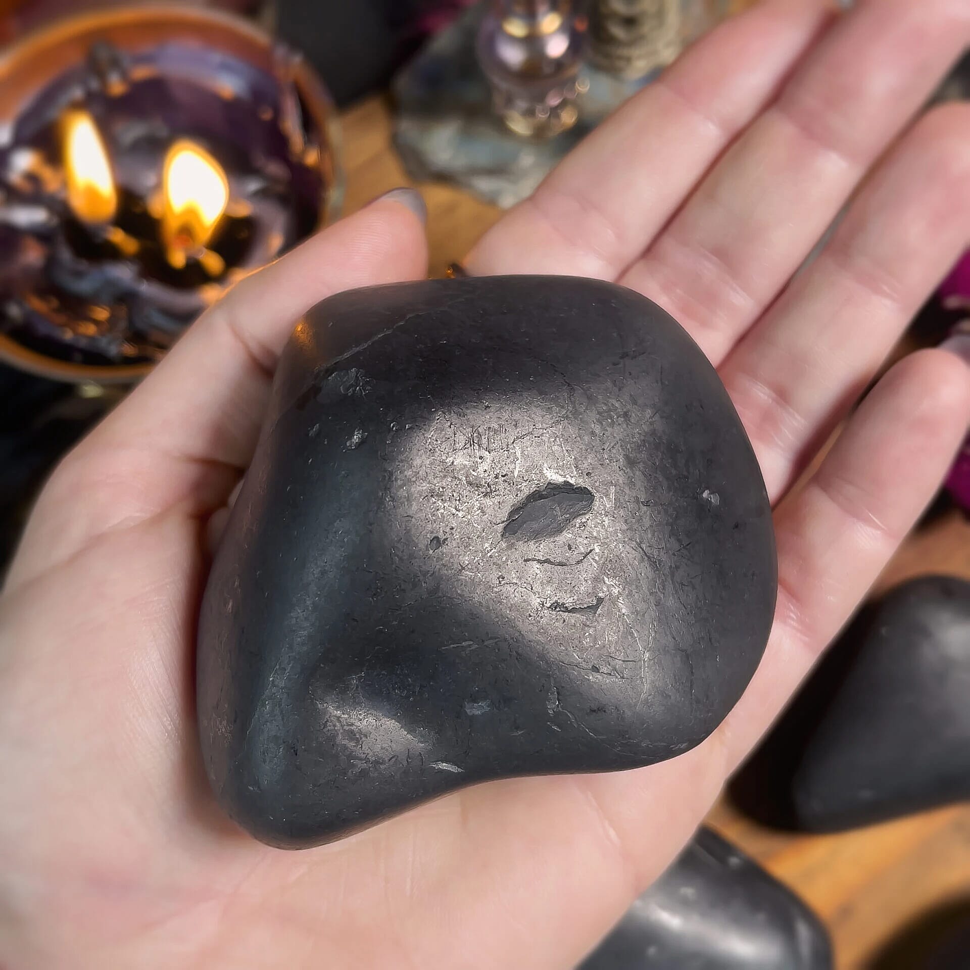 Tumbled Shungite Palmstone 2-3 750 ctw