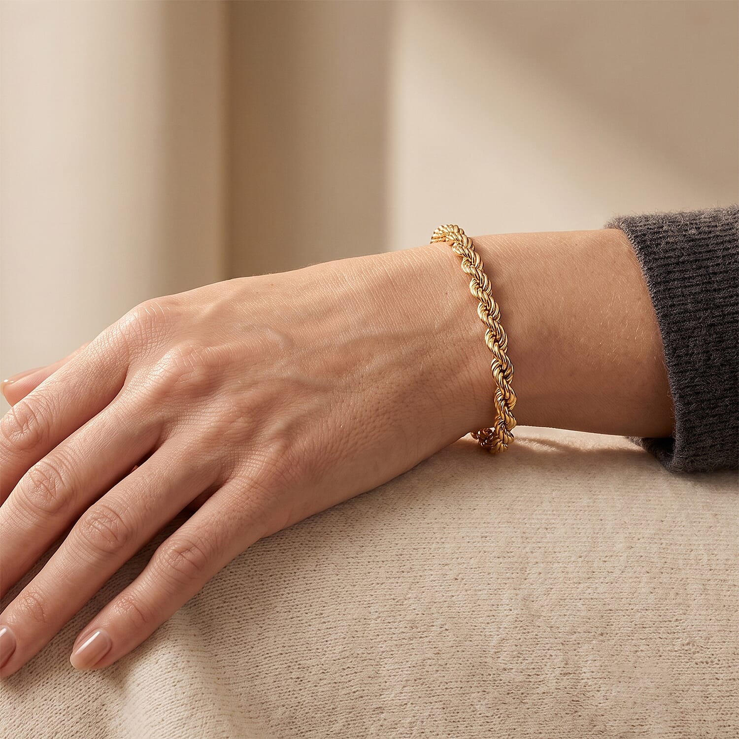 Italian Rope Chain Bracelet in 10K Yellow Gold (7.50 In) 4.70 Grams