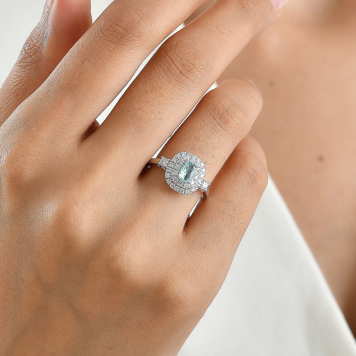 Certified and Appraised Luxoro 10K White Gold AAA Paraiba Tourmaline, Diamond (I2) (0.55 cts) Ring (Size 5.0) 1.00 ctw