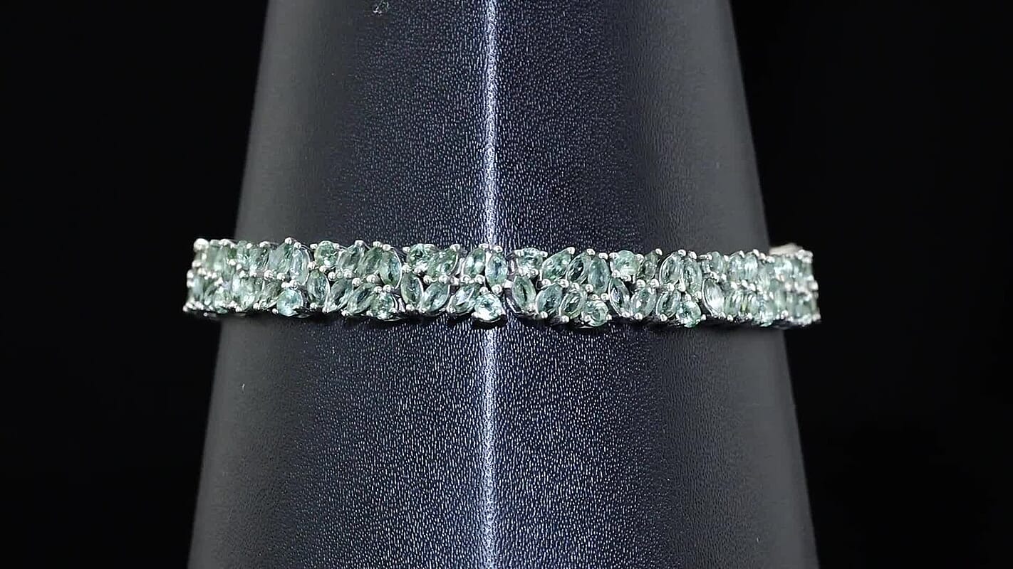 D''Joy Natural Green Apatite Bracelet in Rhodium Over Sterling Silver (6.50 In) 11.20 ctw