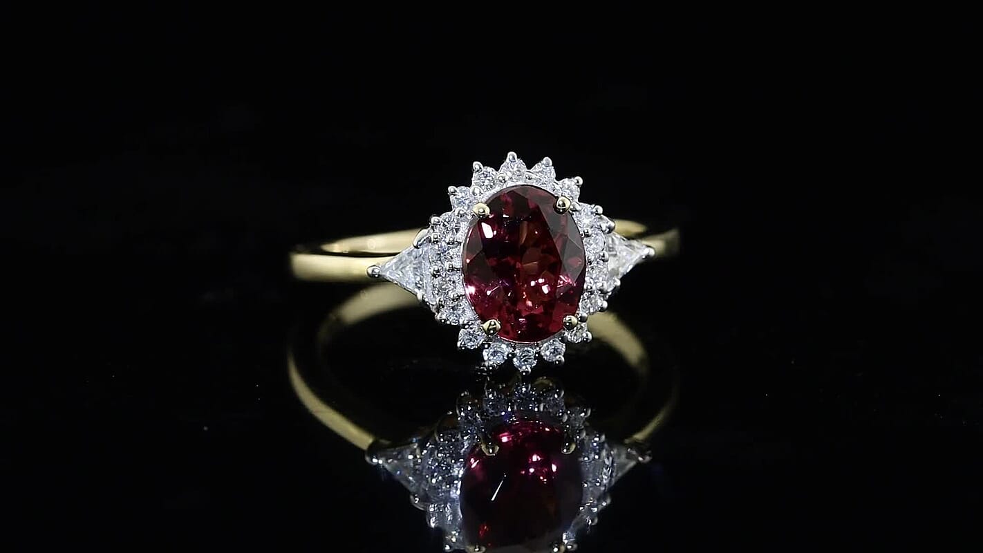 10K Yellow Gold AAA Tanzanian Wine Garnet, Luxuriant Lab Grown Diamond (E-F, VS) (63 cts) Ring (Size 10.0) 2.75 ctw