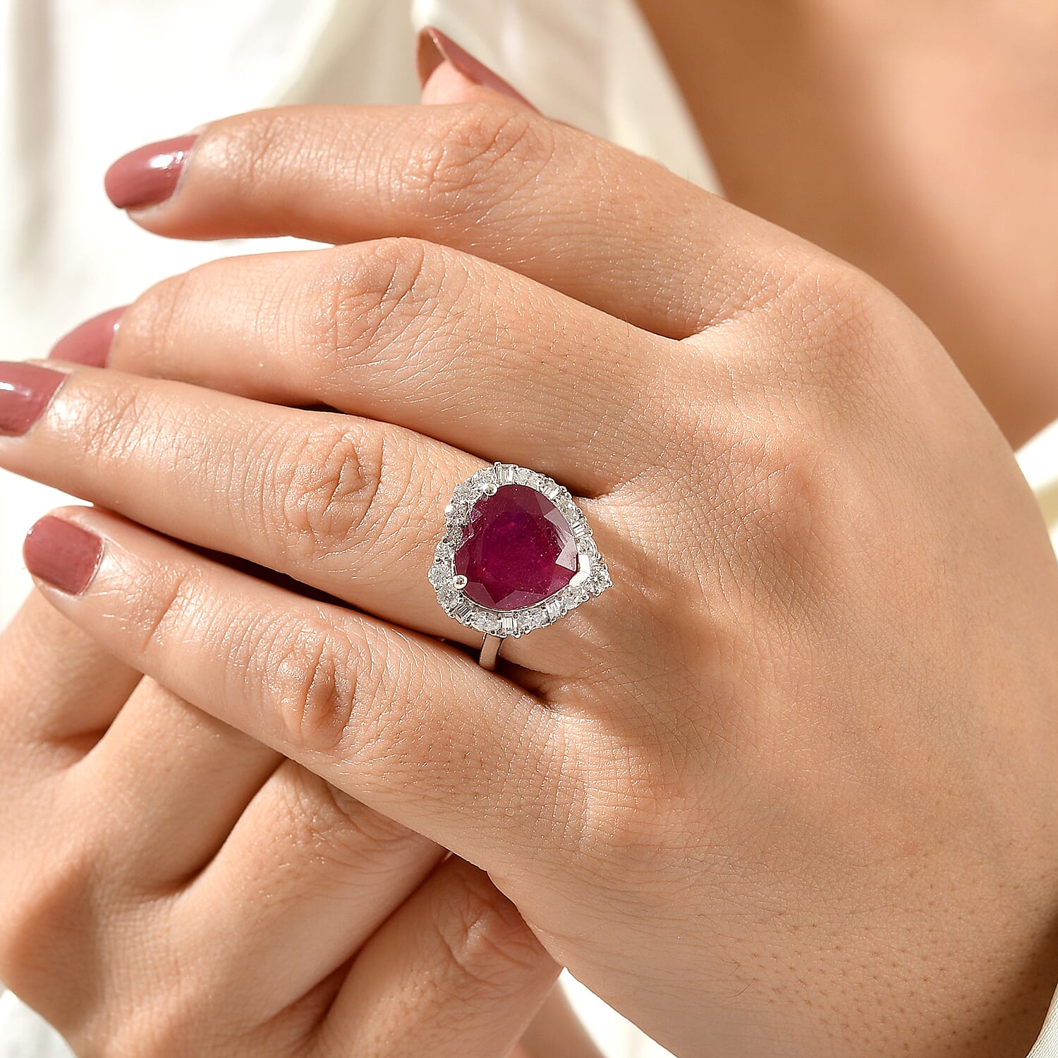 Certified and Appraised D'Joy Premium Niassa Ruby (FF) and Moissanite 9.15 ctw Heart Ring in Rhodium Over Sterling Silver (Size 6.0)