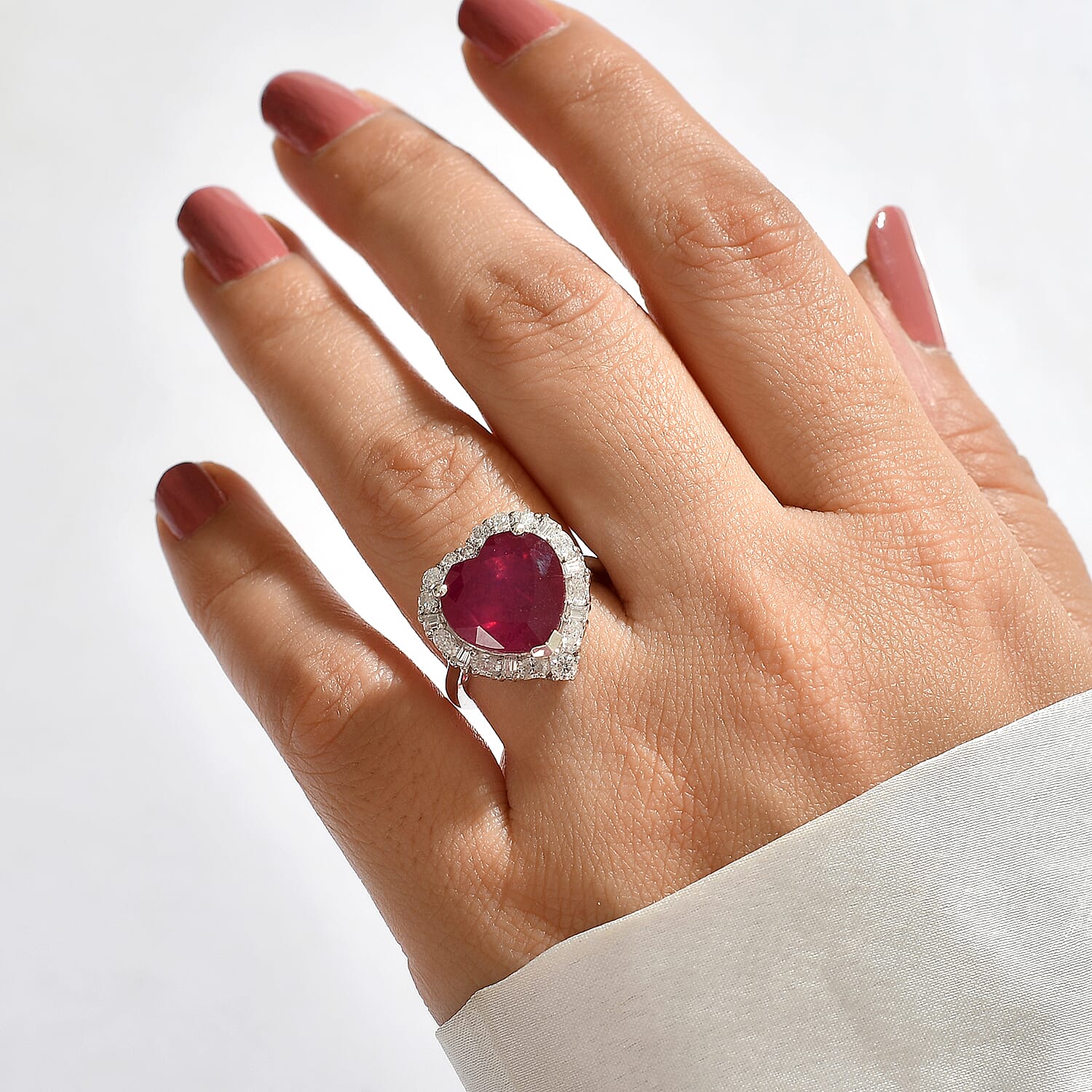 Certified and Appraised D'Joy Premium Niassa Ruby (FF) and Moissanite 9.15 ctw Heart Ring in Rhodium Over Sterling Silver (Size 6.0)